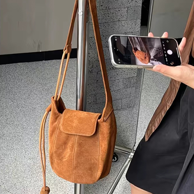 Frosted Suede Bucket Bag Pumpk - огляд і ціна Interior Design High End